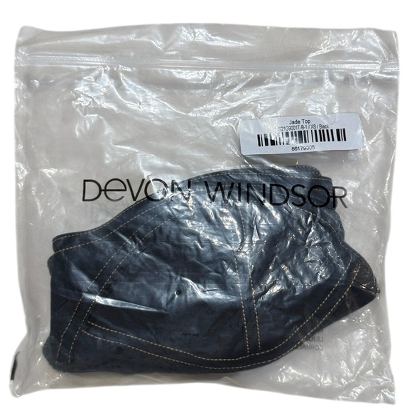 Devon Windsor - Picture 14 of 16